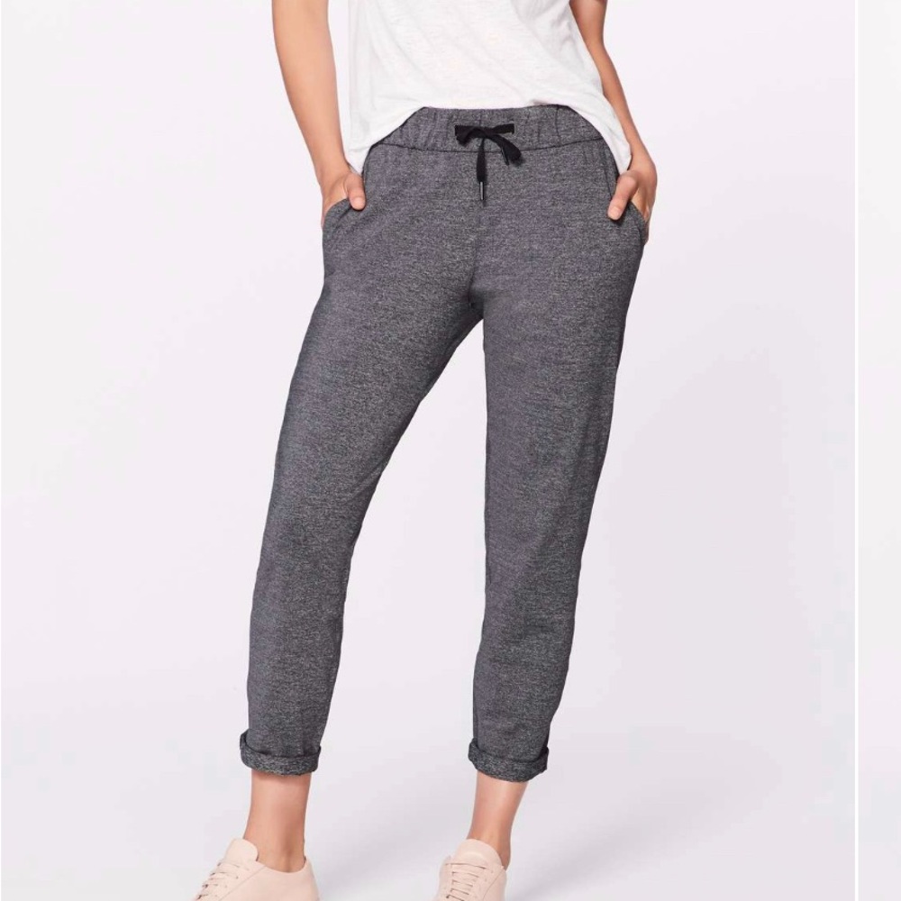 Like New Lululemon On The Fly Pant 28” heathers black size 10